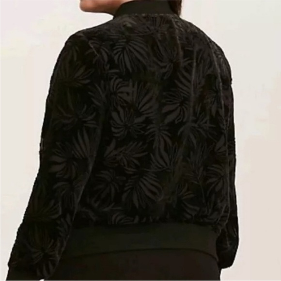 TORRID BURNOUT VELVET BOMBER JACKET - BLACK - SZ 1 - Picture 2 of 7